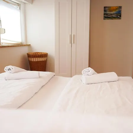 Feriehus Gemuetliches Haus Mit Grossem Traumhaften Garten